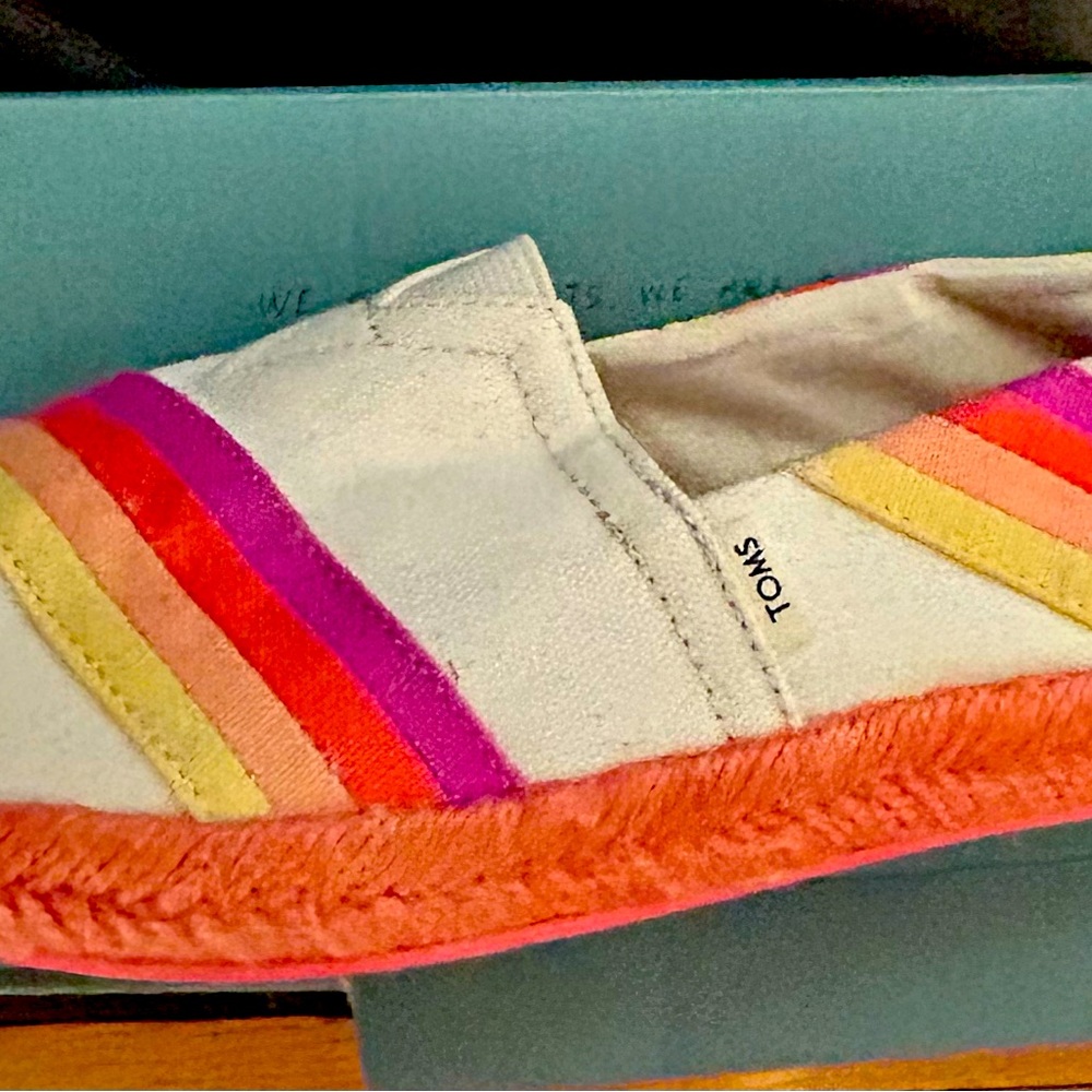 Cute colorful Tom’s flats, perfect for spring & summer-multi-color sunset canvas